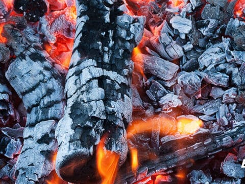 glühende_kohlen_feuerlauf Feuerlauf_glühende Kohlen